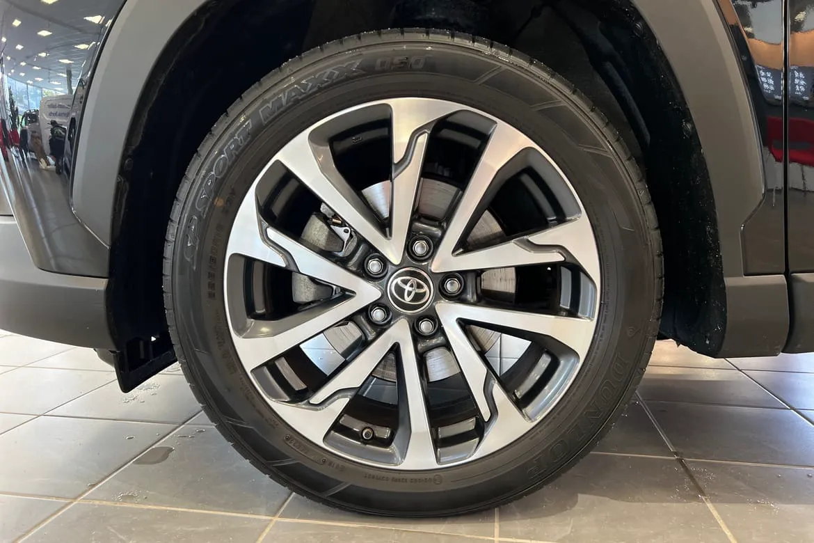 Vehicle image 16