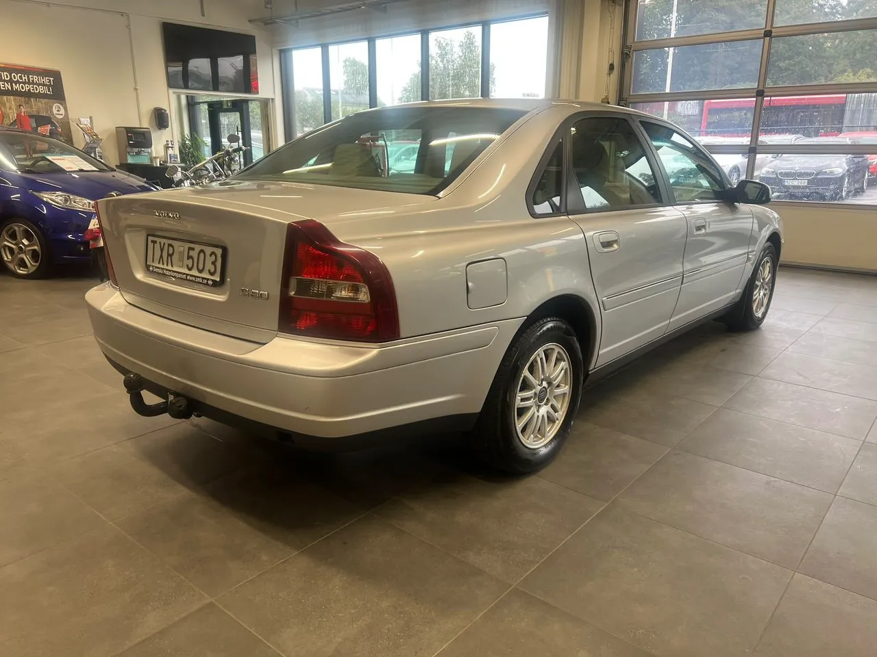 Vehicle image 7