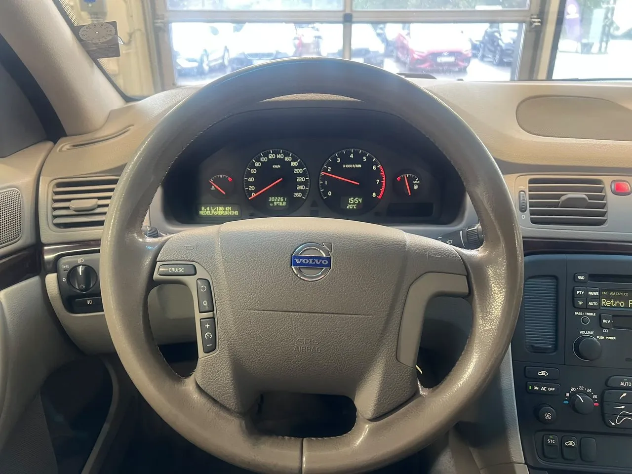 Vehicle image 16