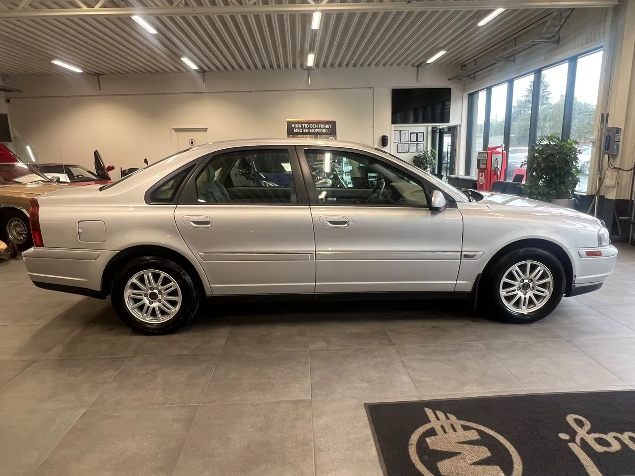 Vehicle image 8