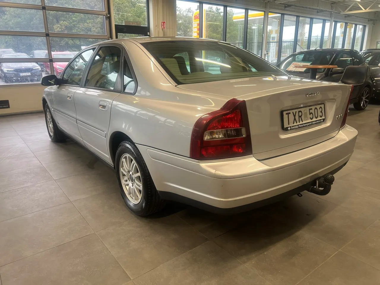 Vehicle image 4