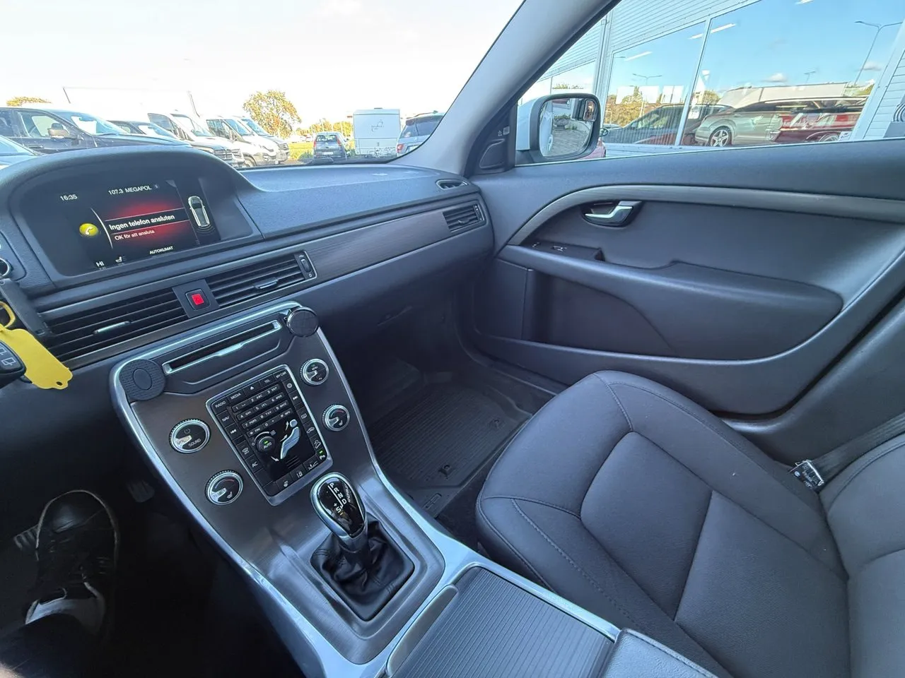 Vehicle image 14