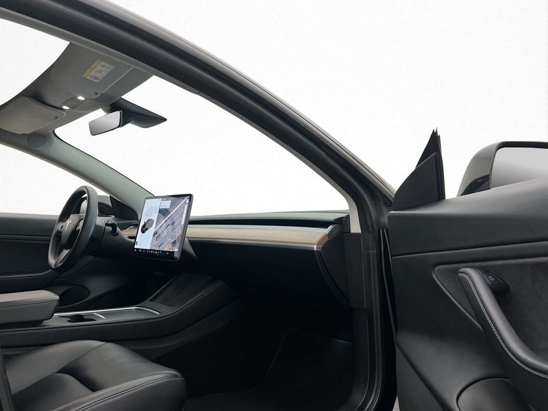 Tesla Model 3 bild 15