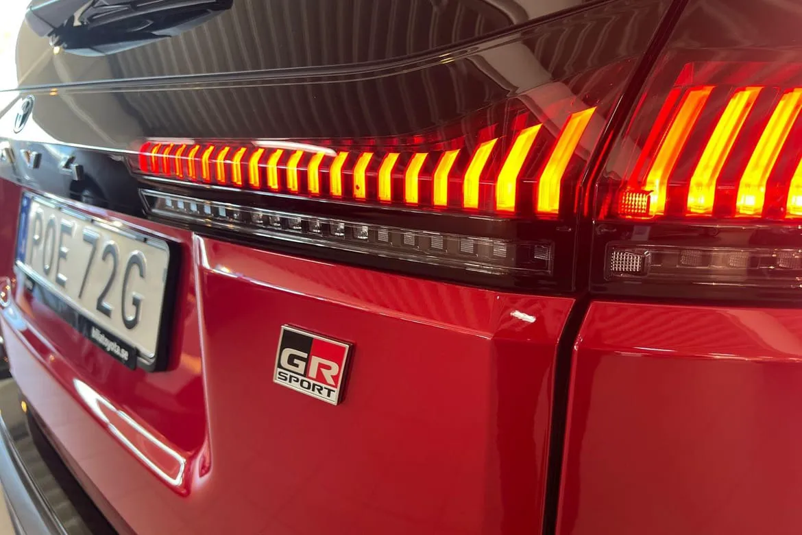 Vehicle image 19