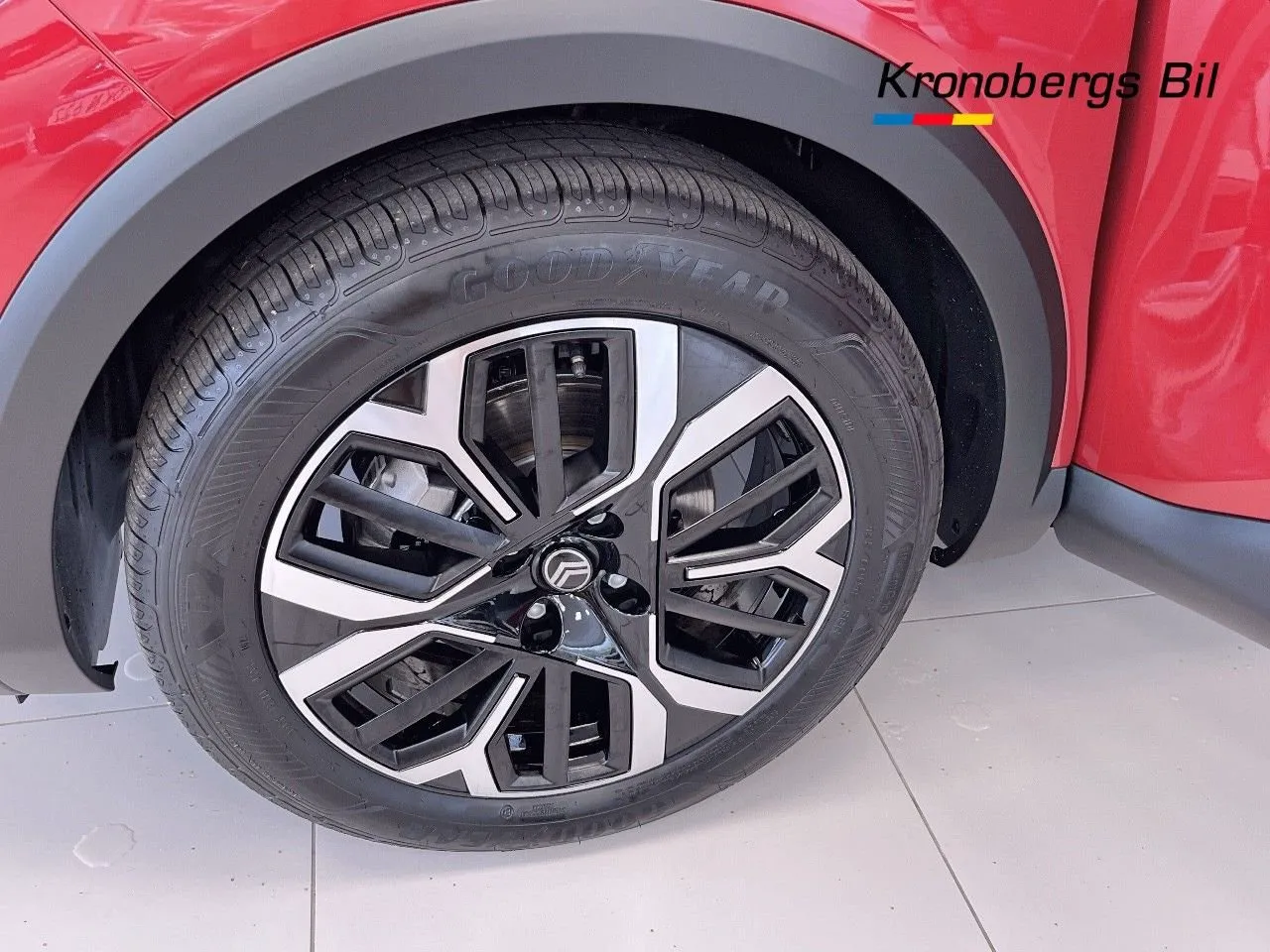 Vehicle image 14