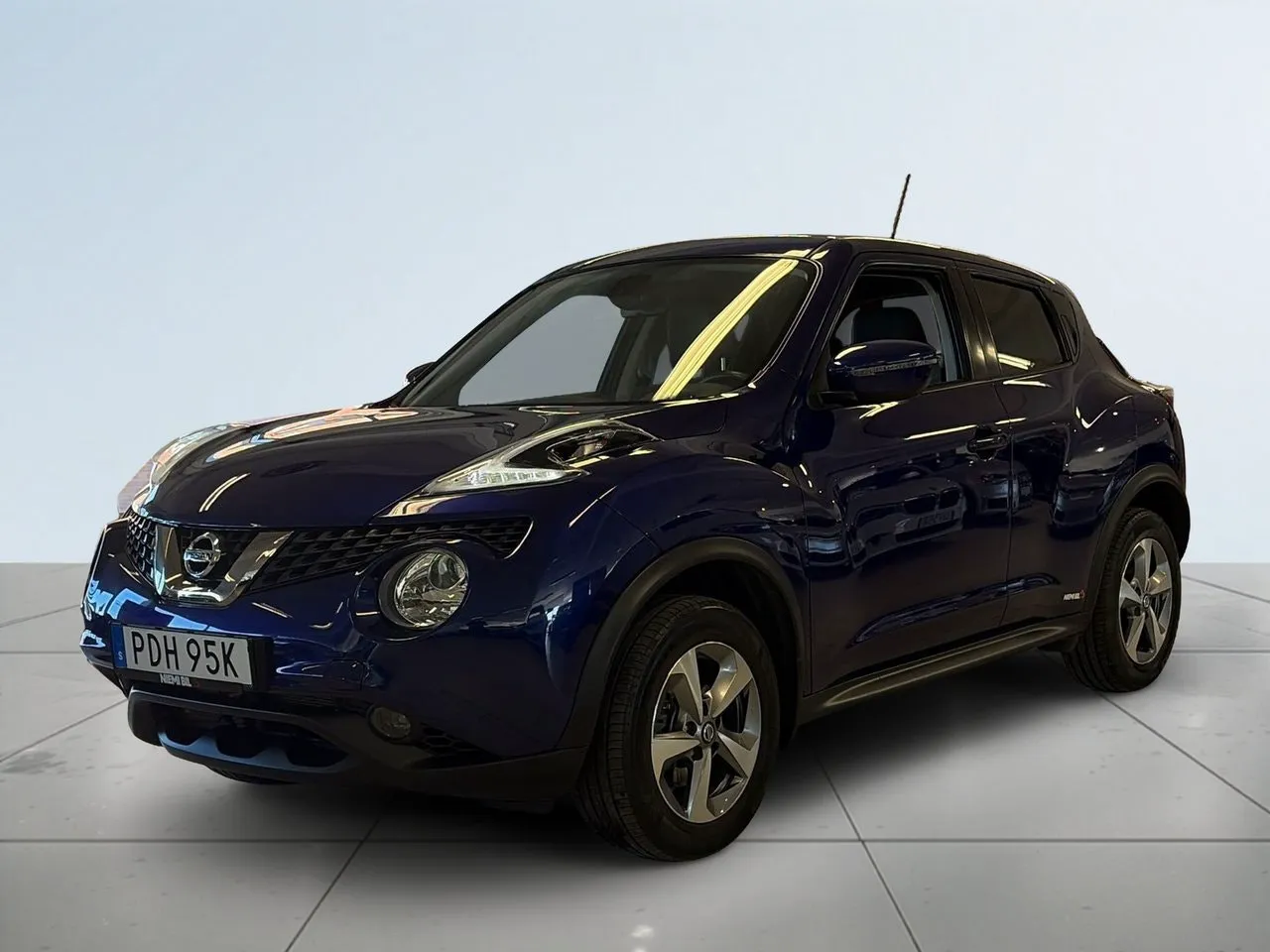 Vehicle image 15
