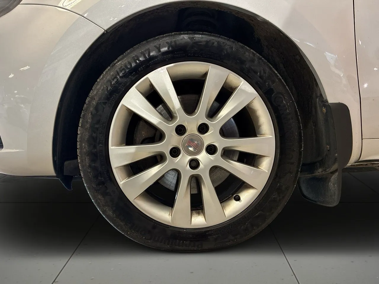 Vehicle image 13