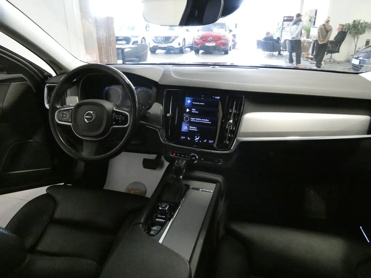 Vehicle image 15
