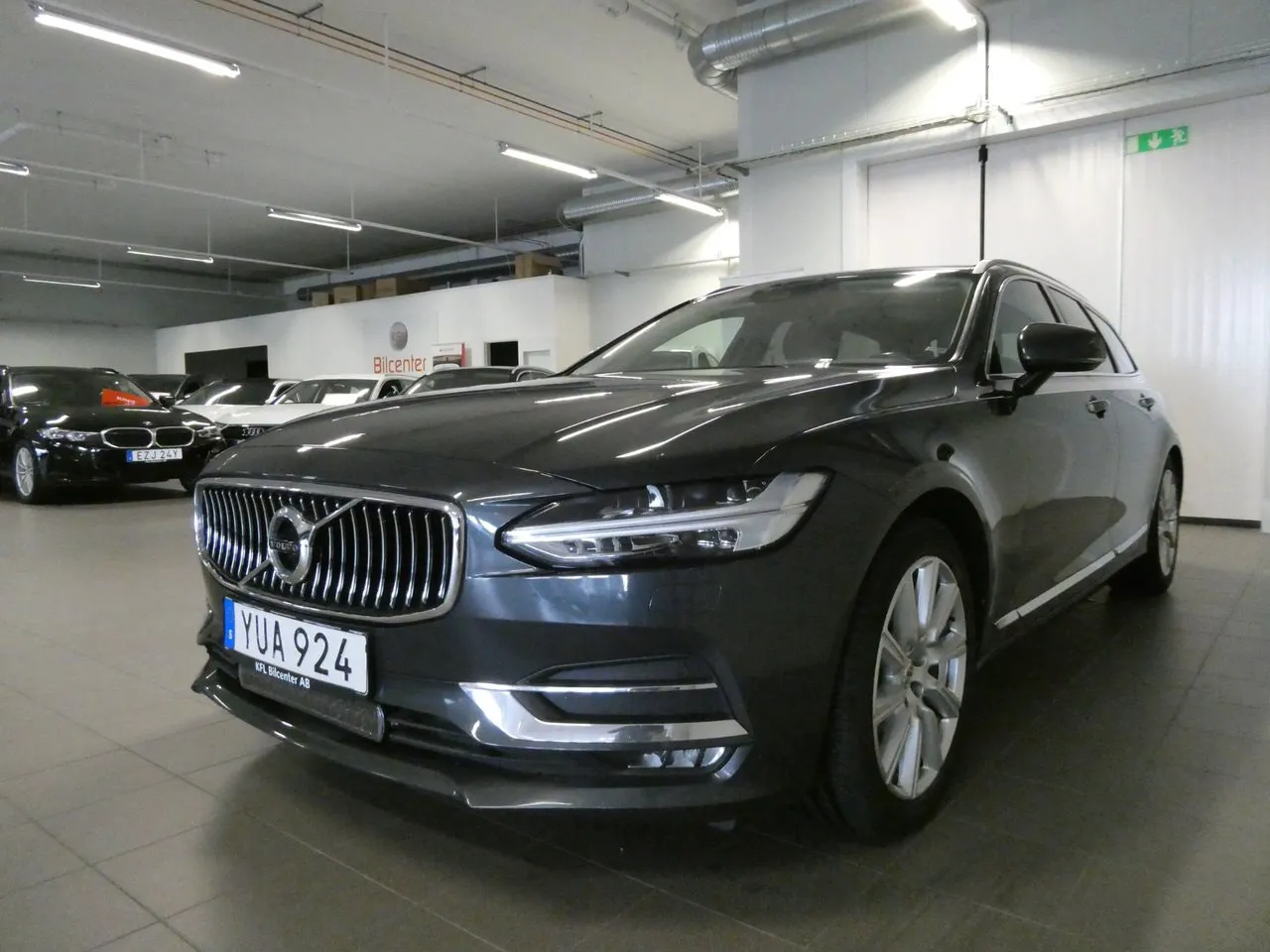 Vehicle image 12