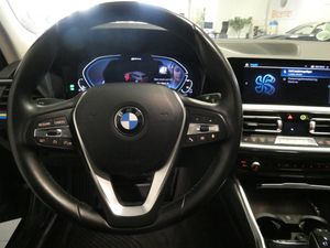 BMW 330 bild 16