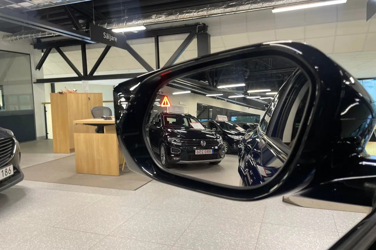 Vehicle image 26