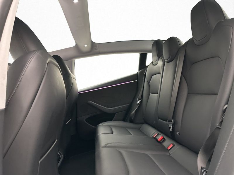 Tesla Model 3 bild 16