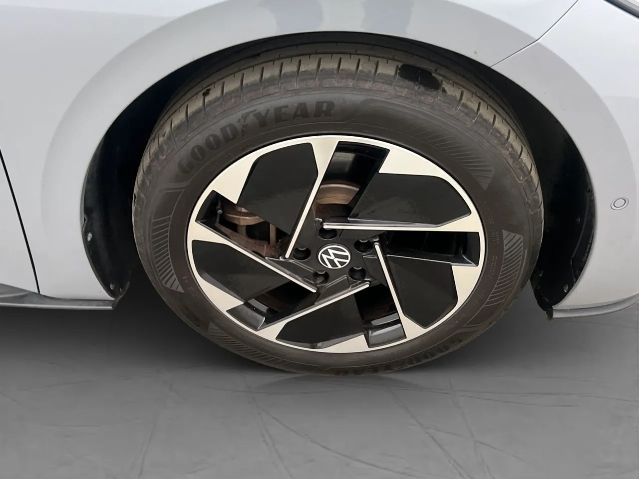 Vehicle image 33