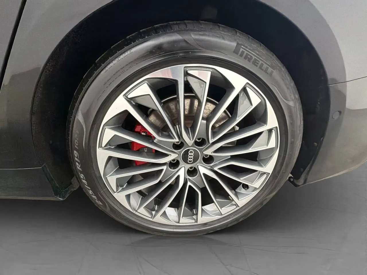 Vehicle image 32