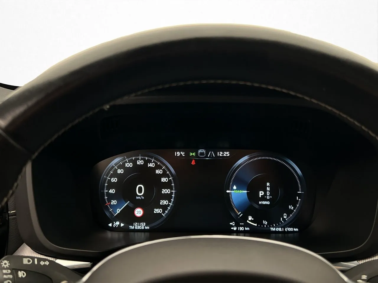 Vehicle image 32