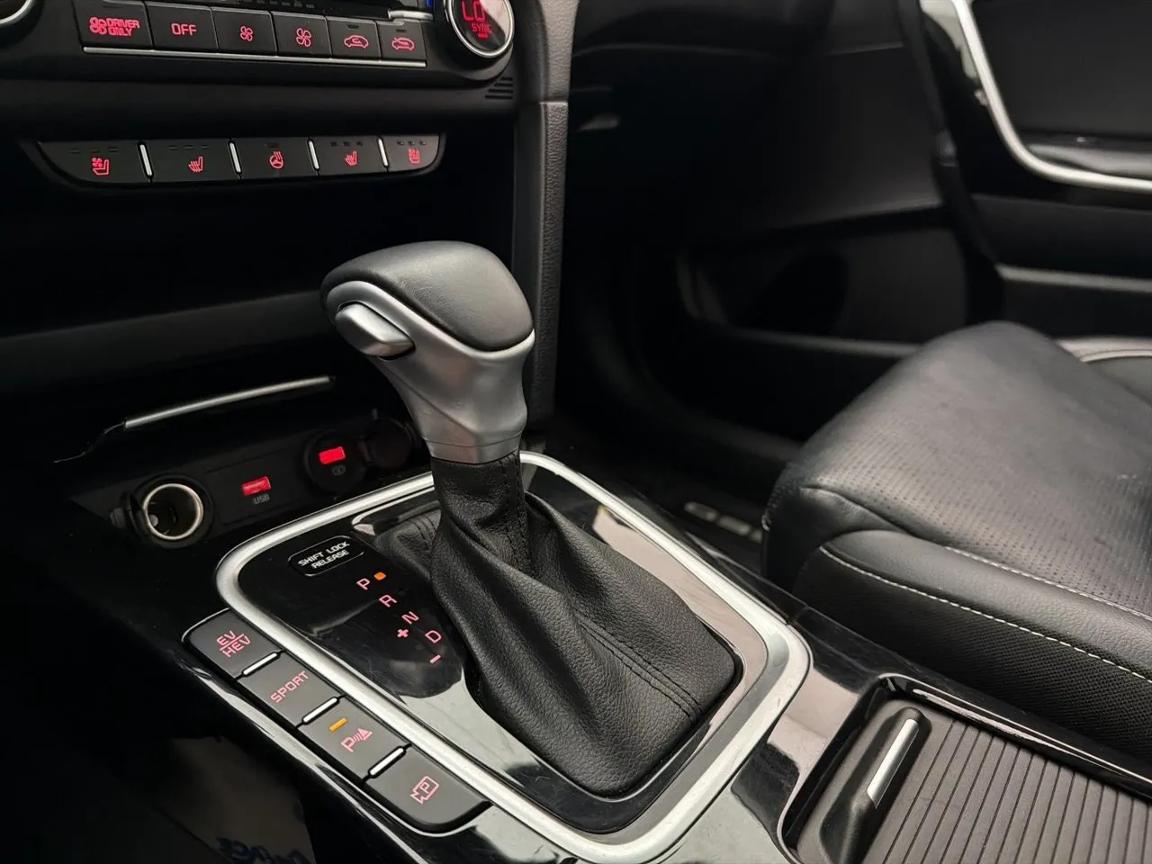 Vehicle image 27