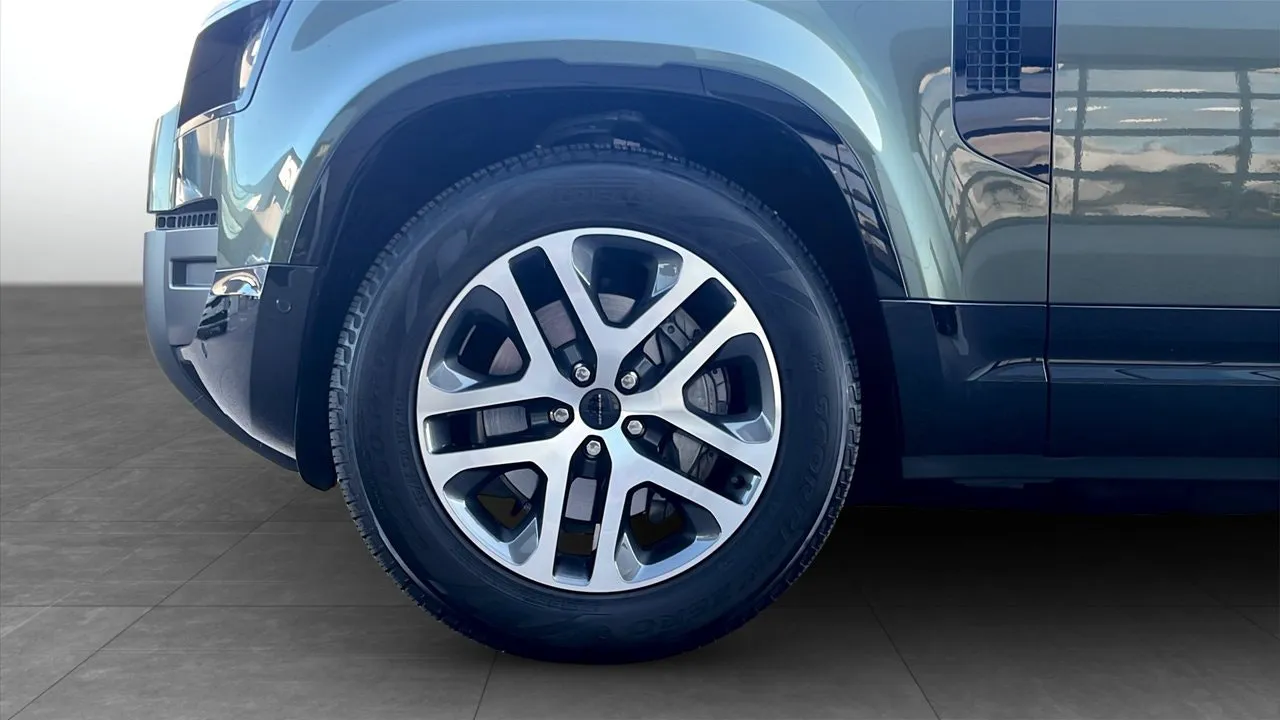 Vehicle image 8