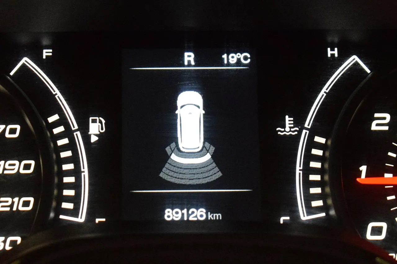 Vehicle image 14
