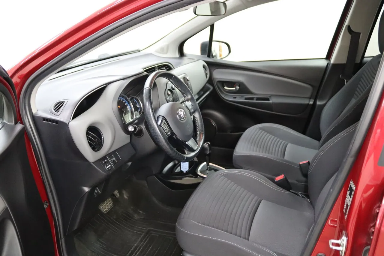 Vehicle image 7