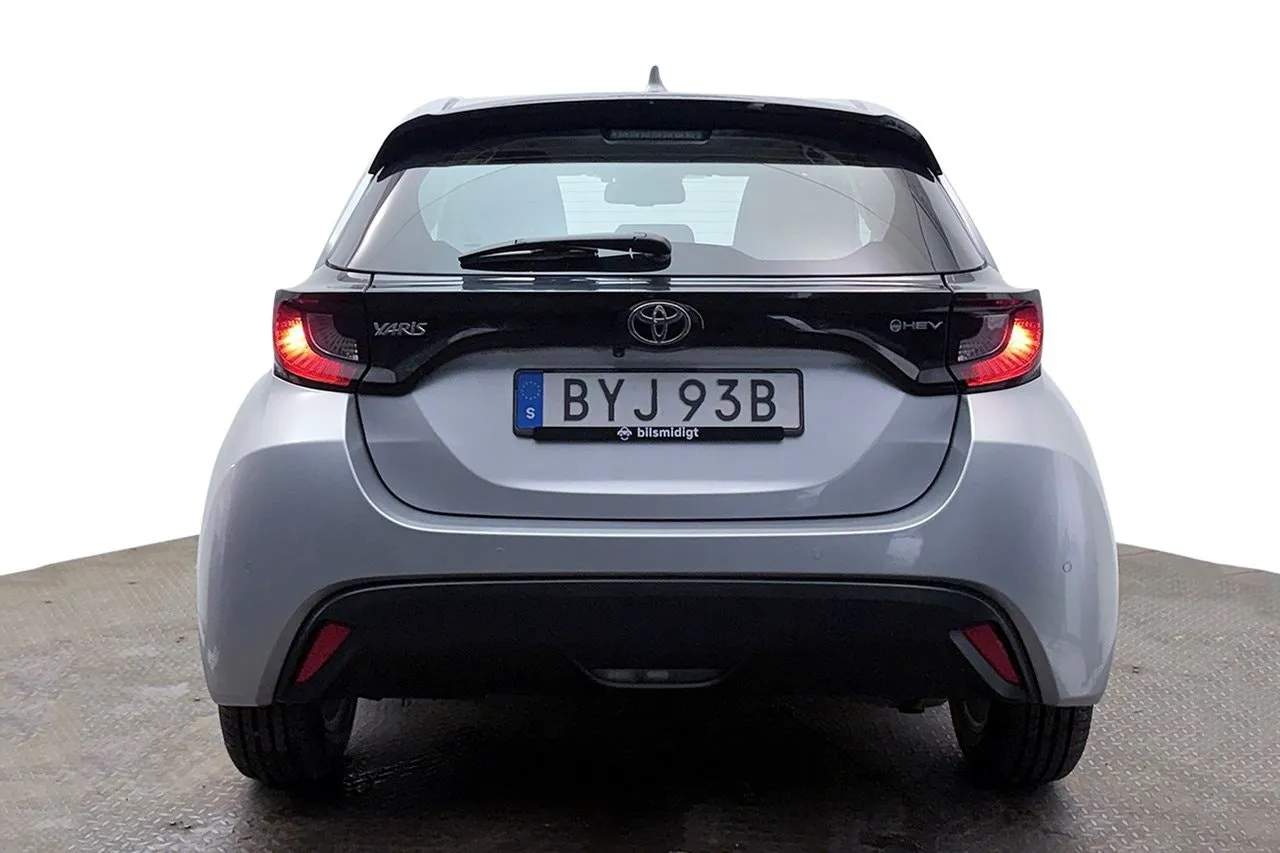 Vehicle image 6
