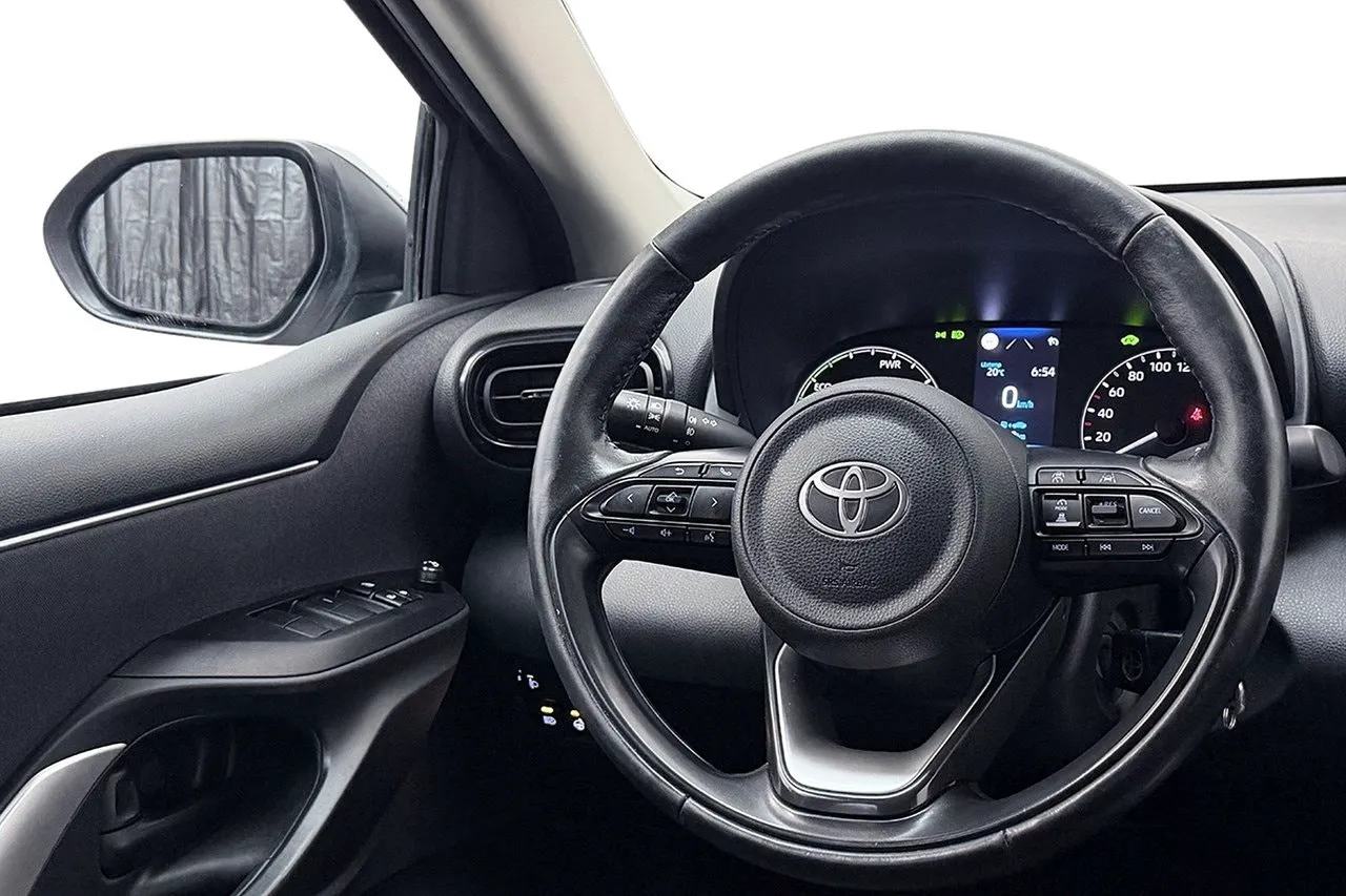 Vehicle image 15