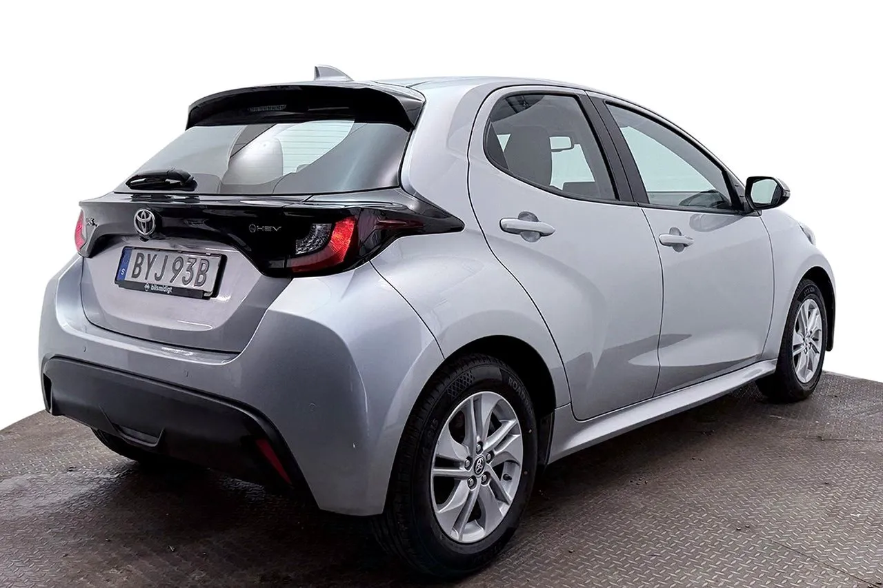 Vehicle image 5