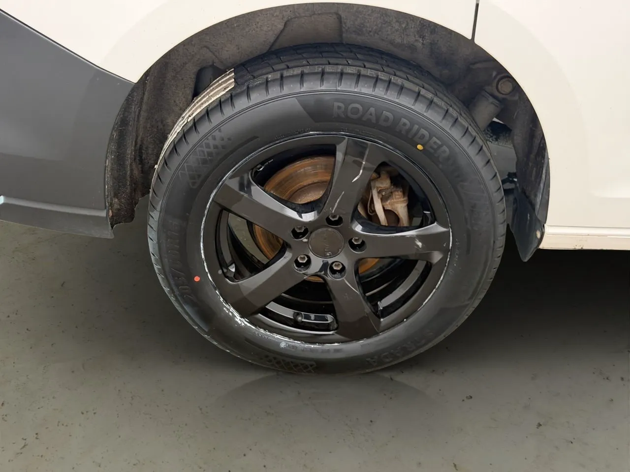 Vehicle image 25