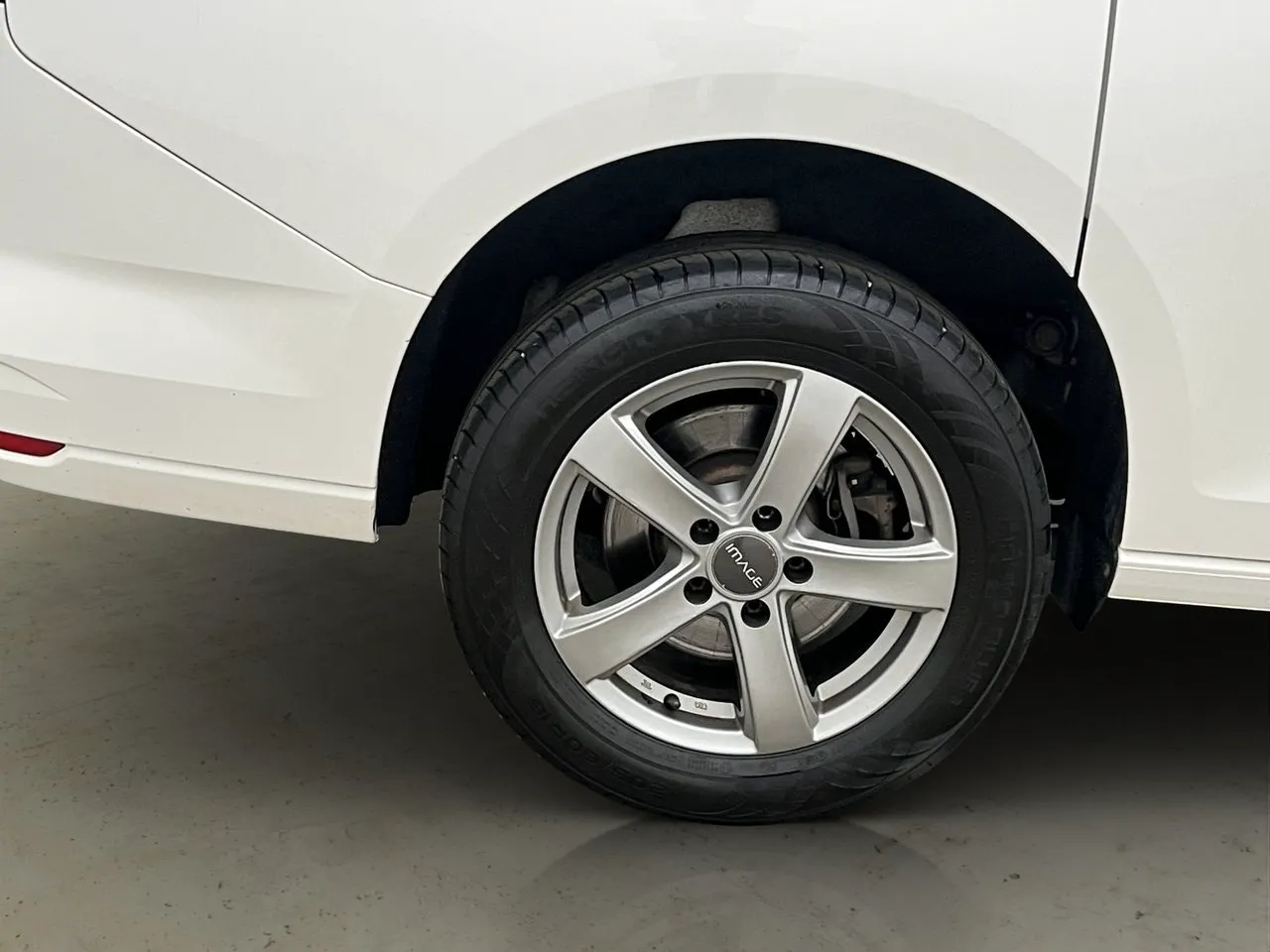 Vehicle image 25