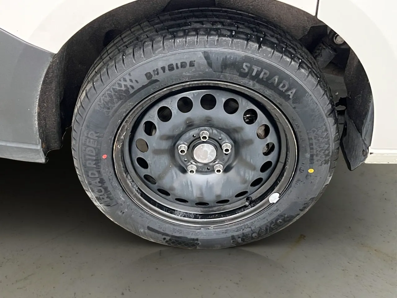 Vehicle image 32
