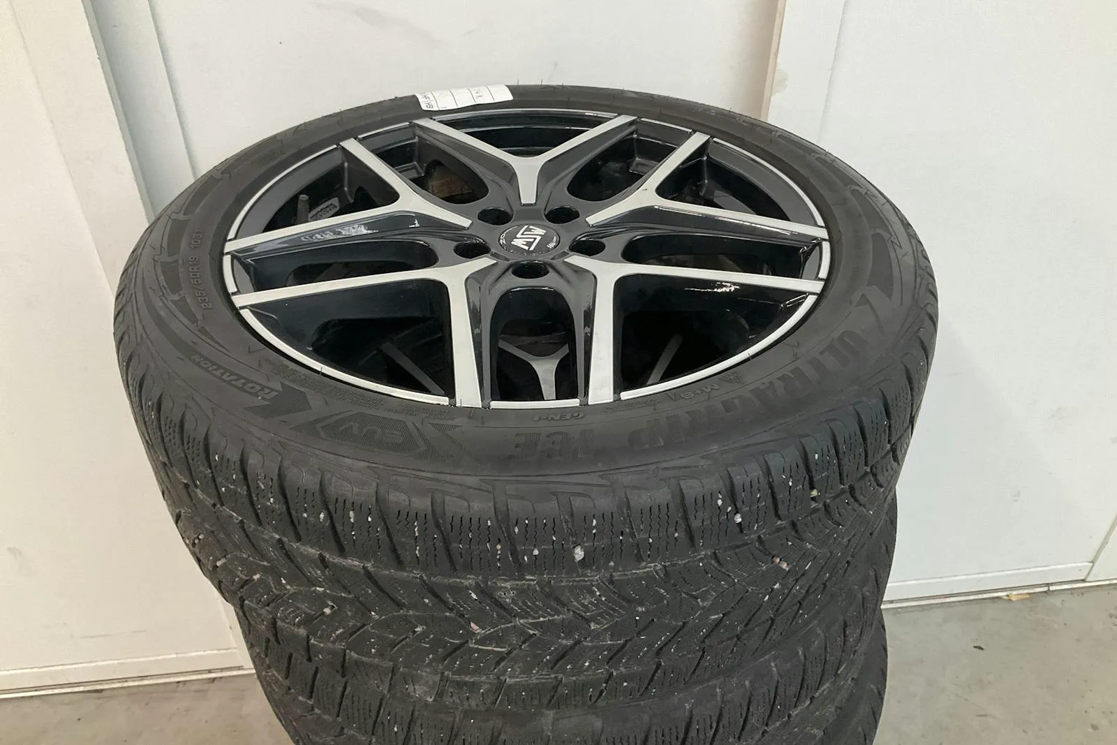Vehicle image 16