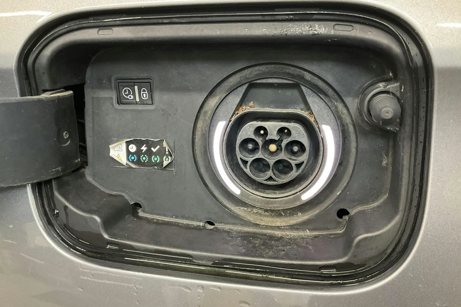 Vehicle image 15