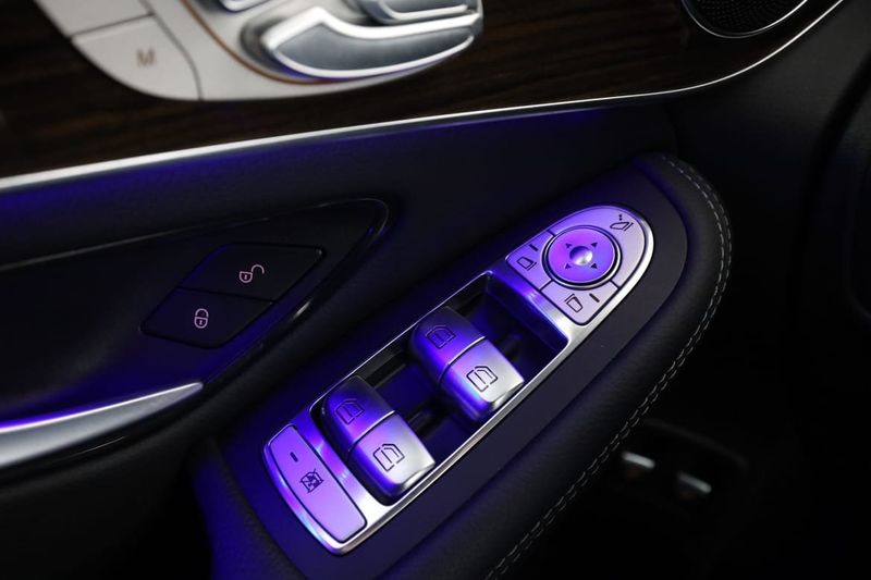Mercedes GLC300 bild 37