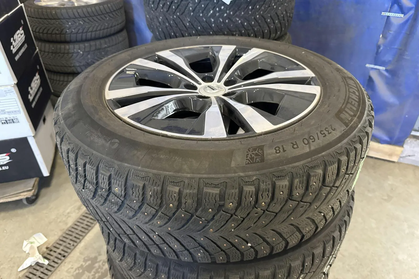 Vehicle image 25