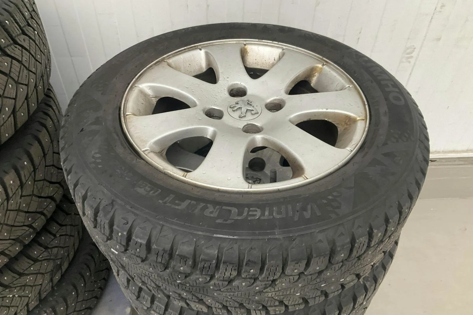 Vehicle image 16