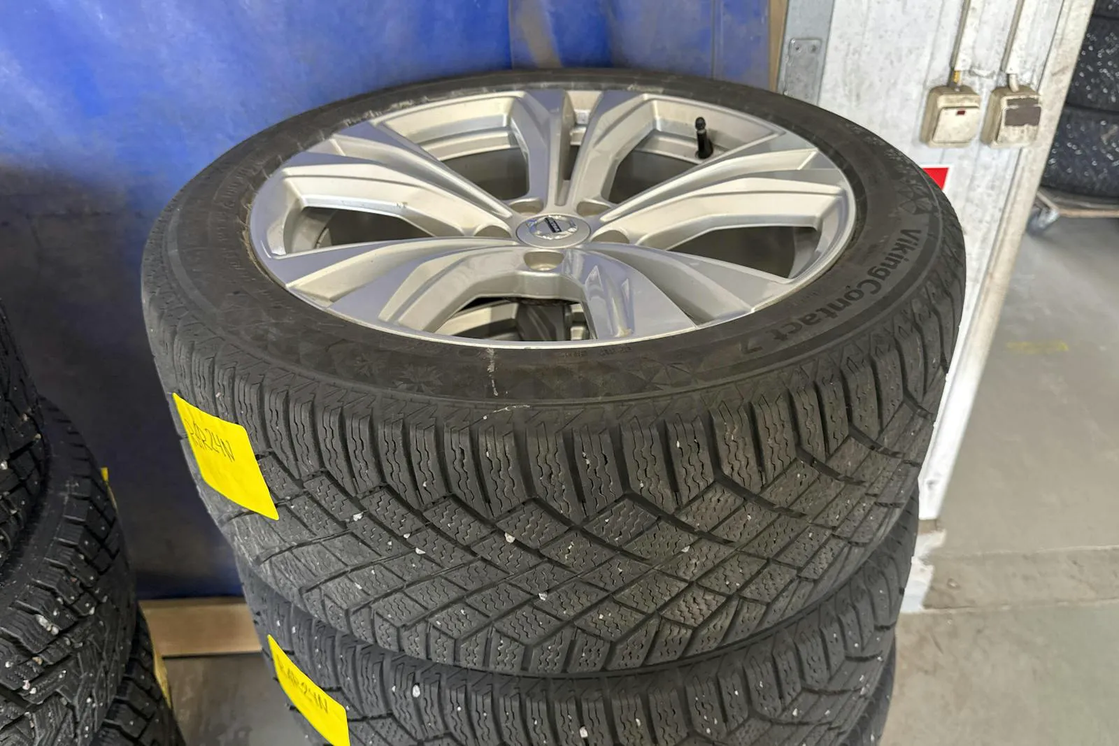 Vehicle image 19