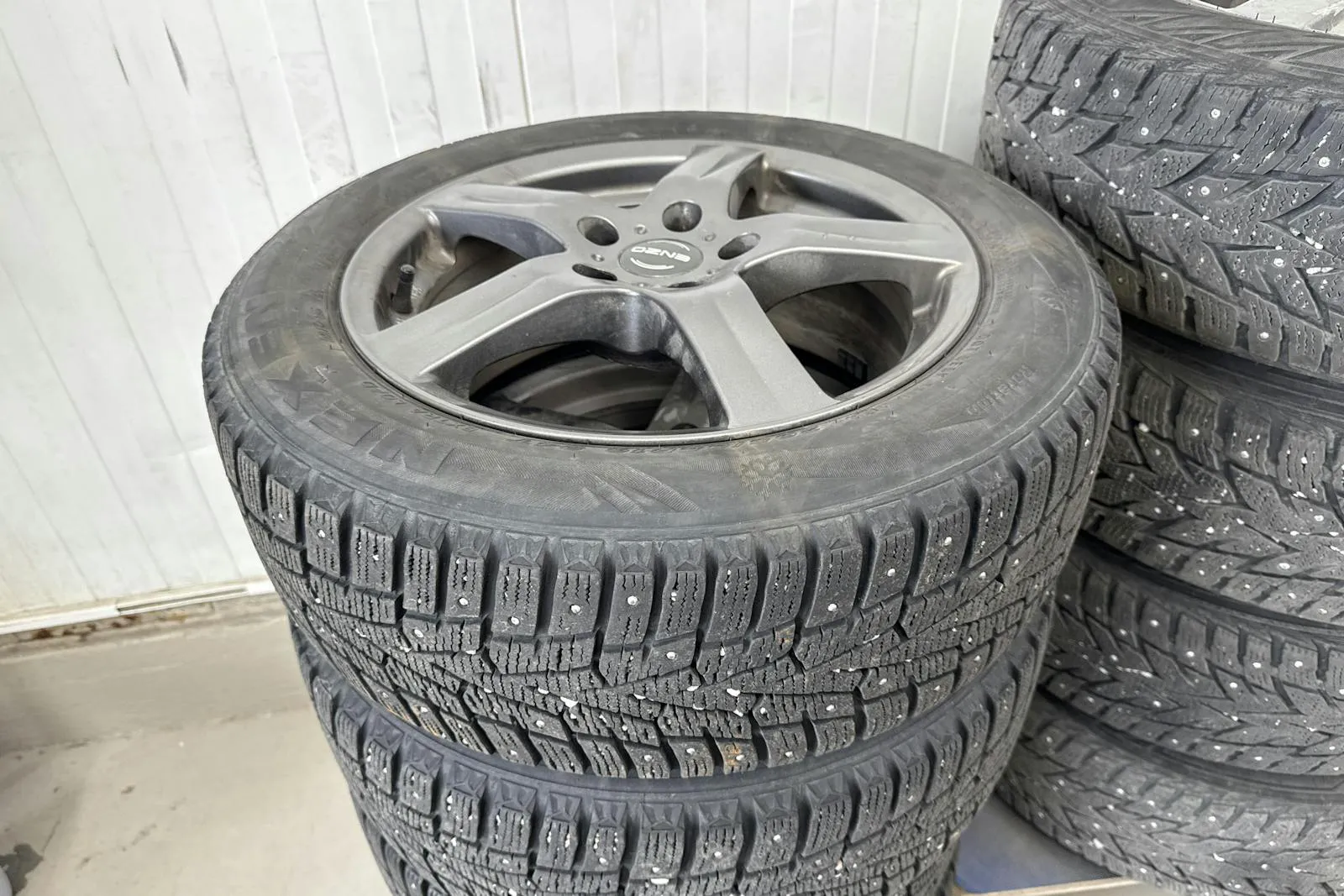 Vehicle image 16