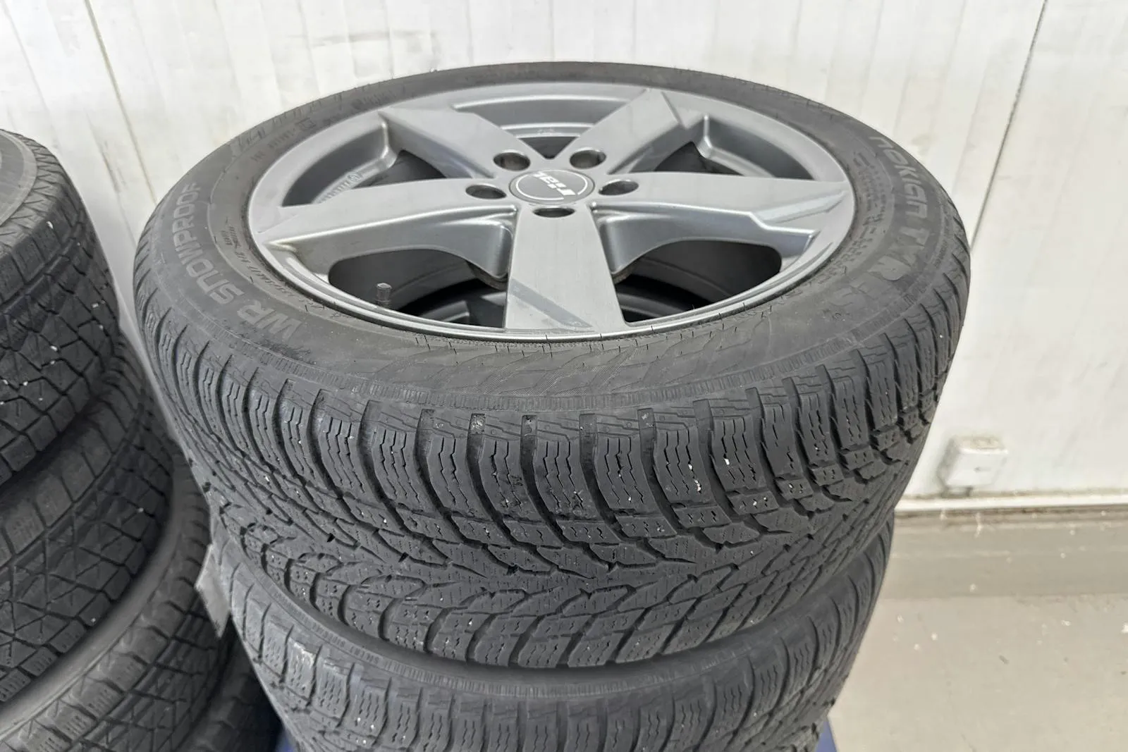Vehicle image 15