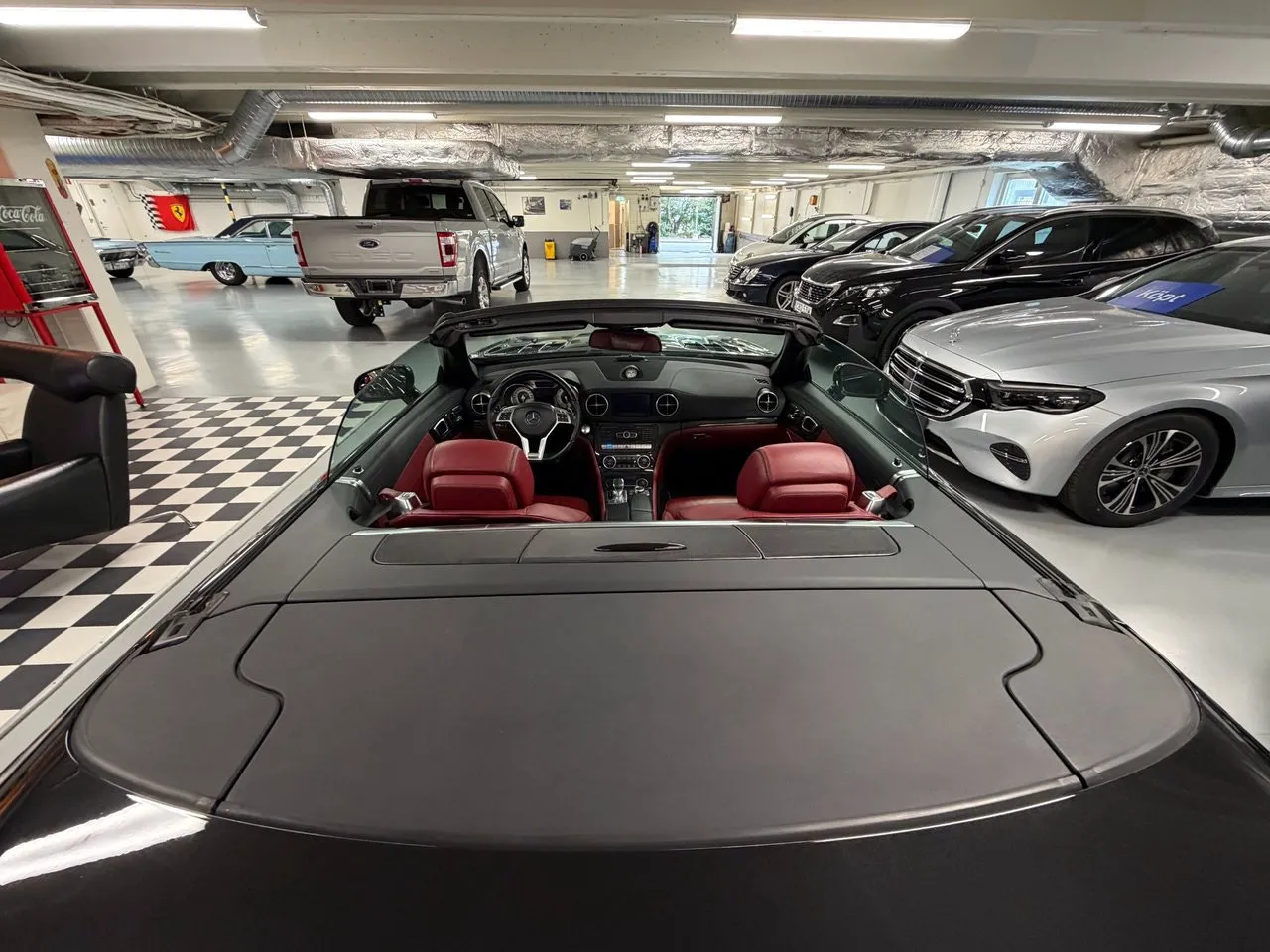 Vehicle image 6