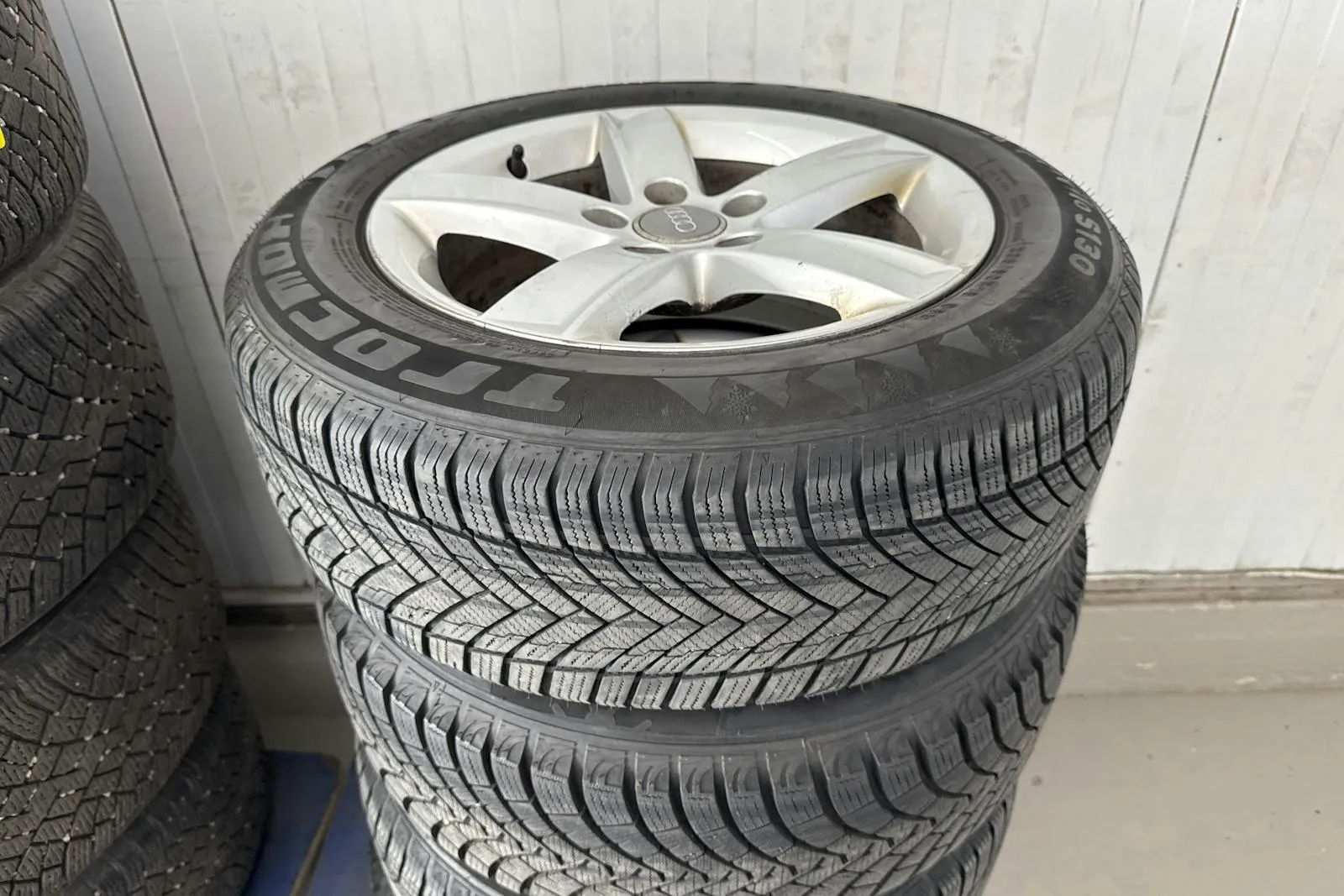 Vehicle image 15