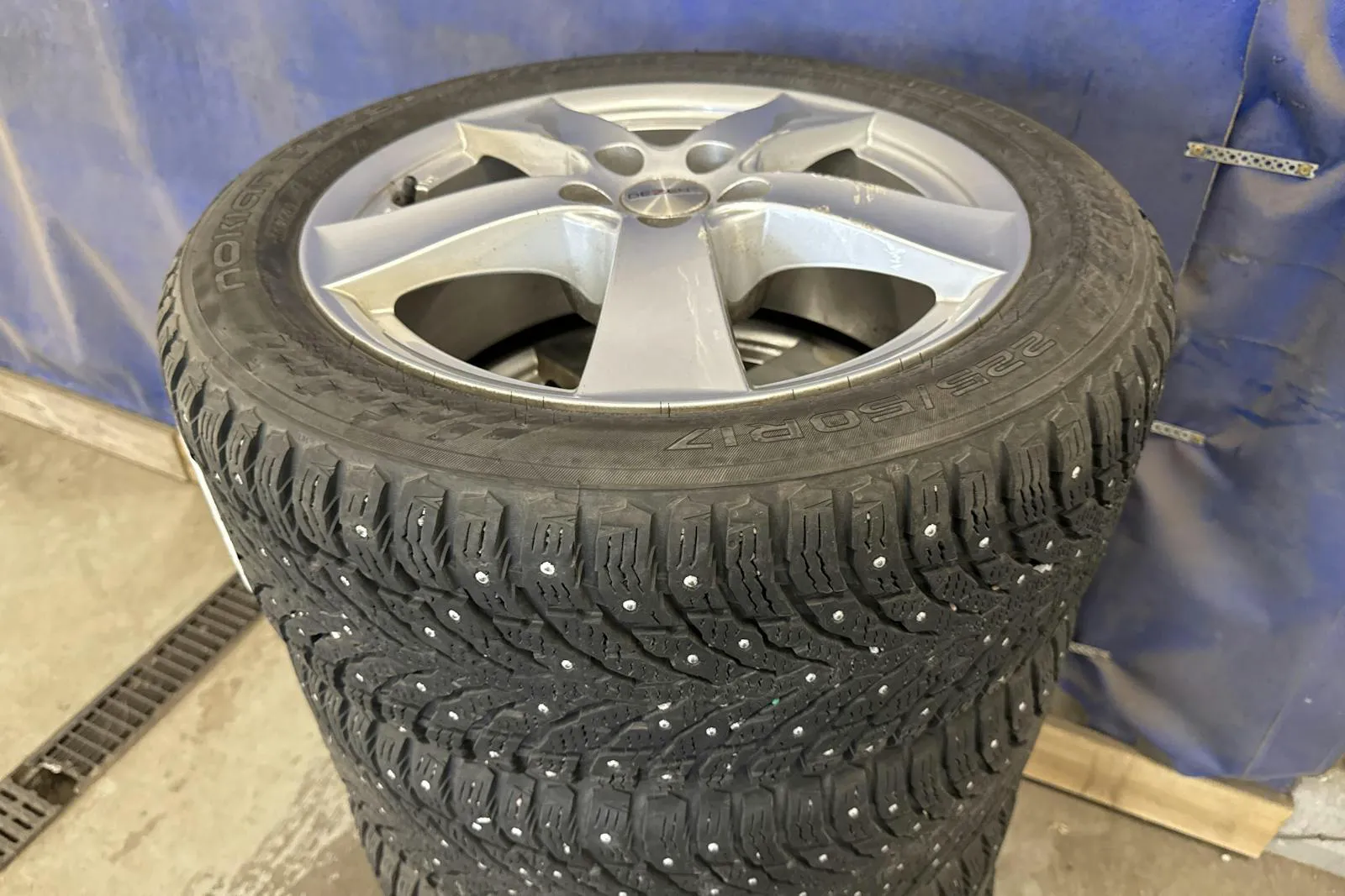Vehicle image 15