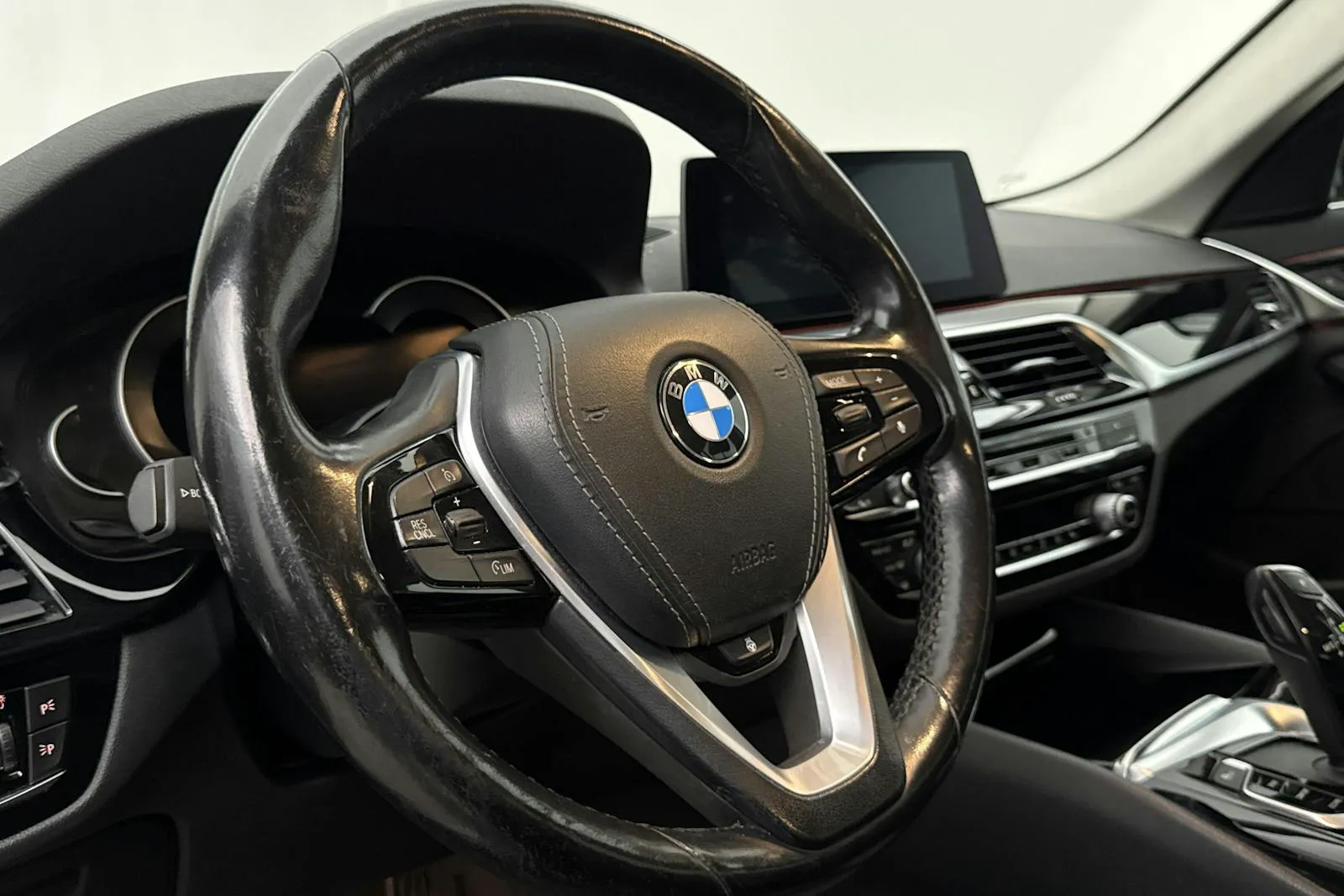 Vehicle image 16
