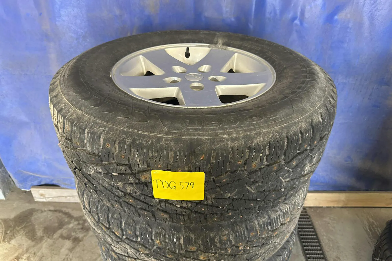 Vehicle image 14