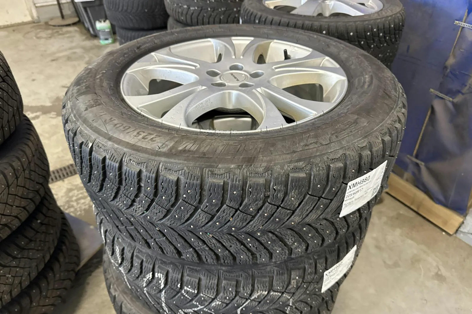 Vehicle image 17