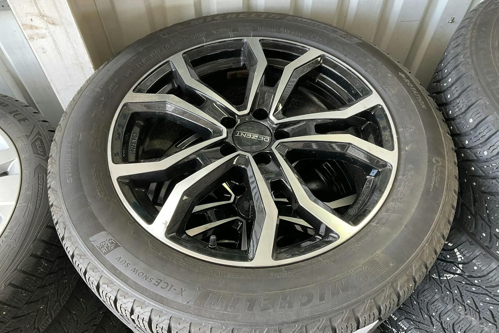 Vehicle image 10
