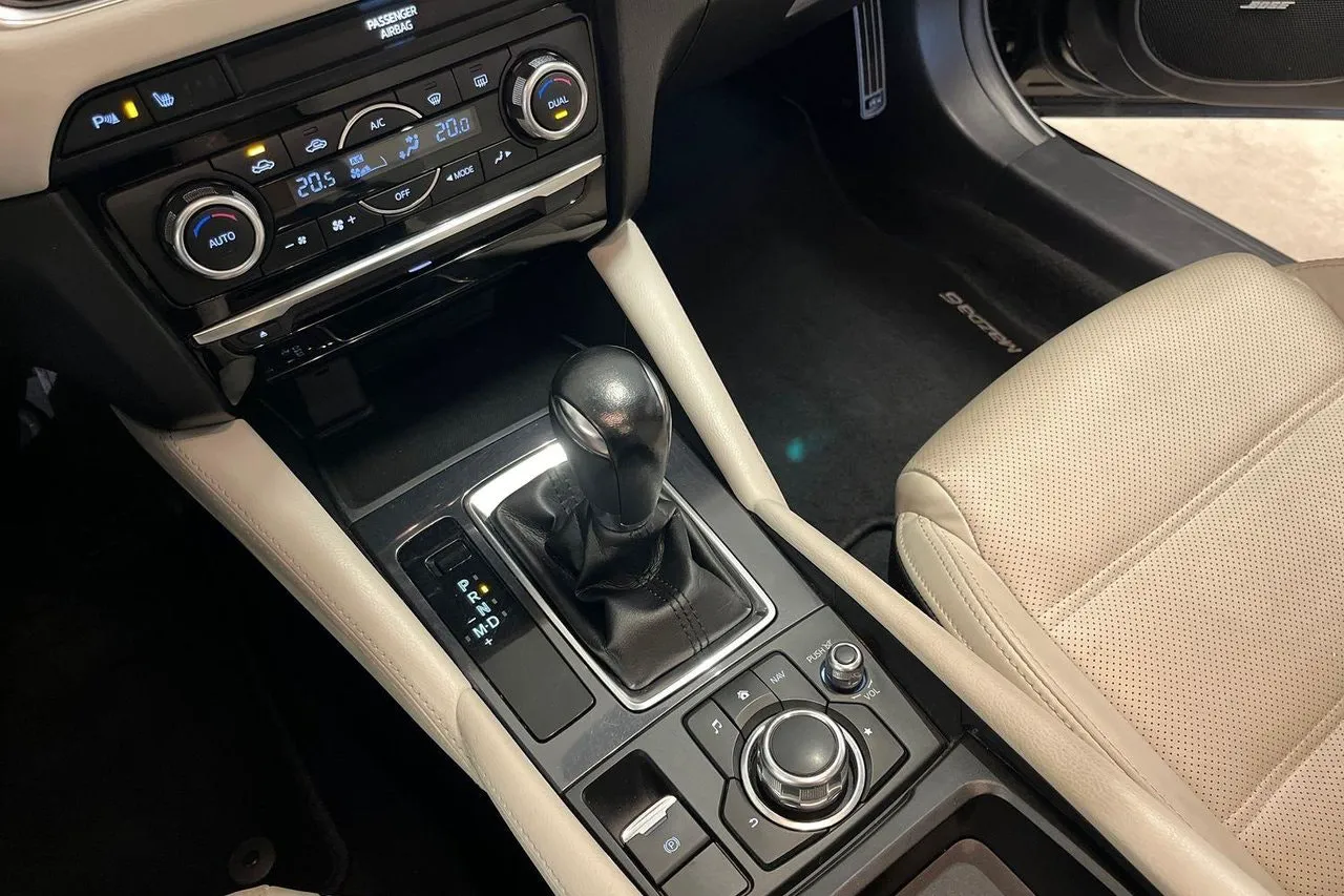 Vehicle image 17