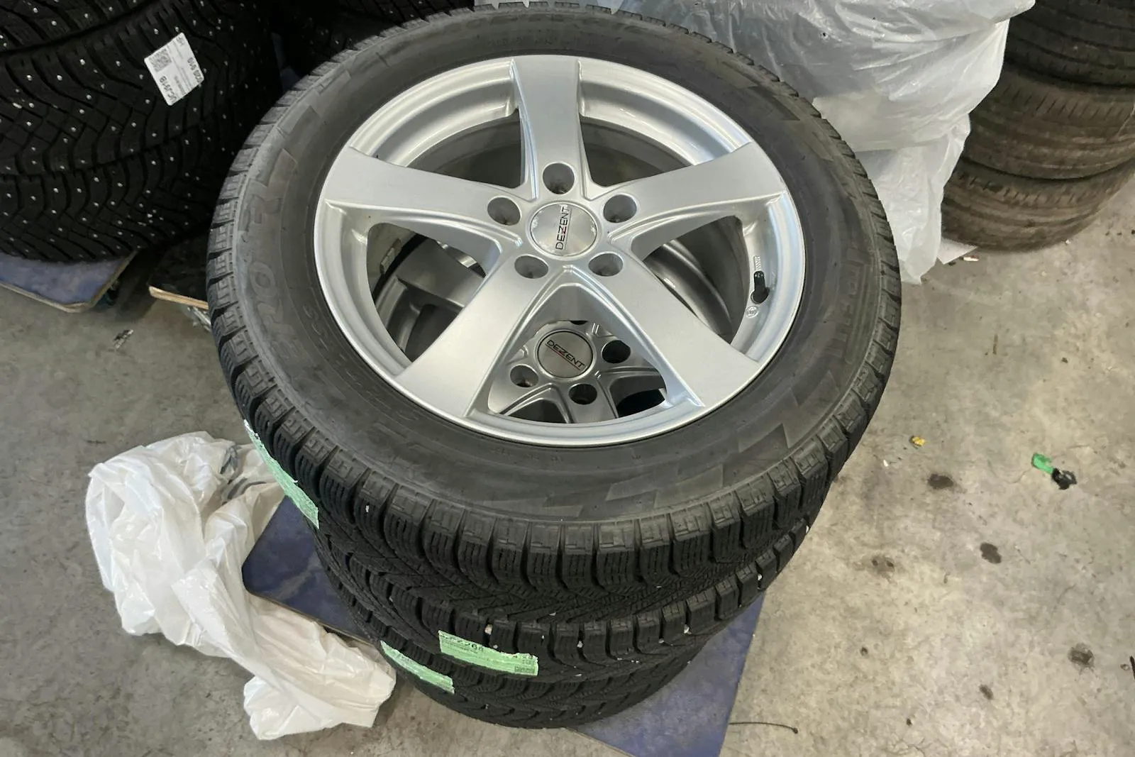 Vehicle image 16