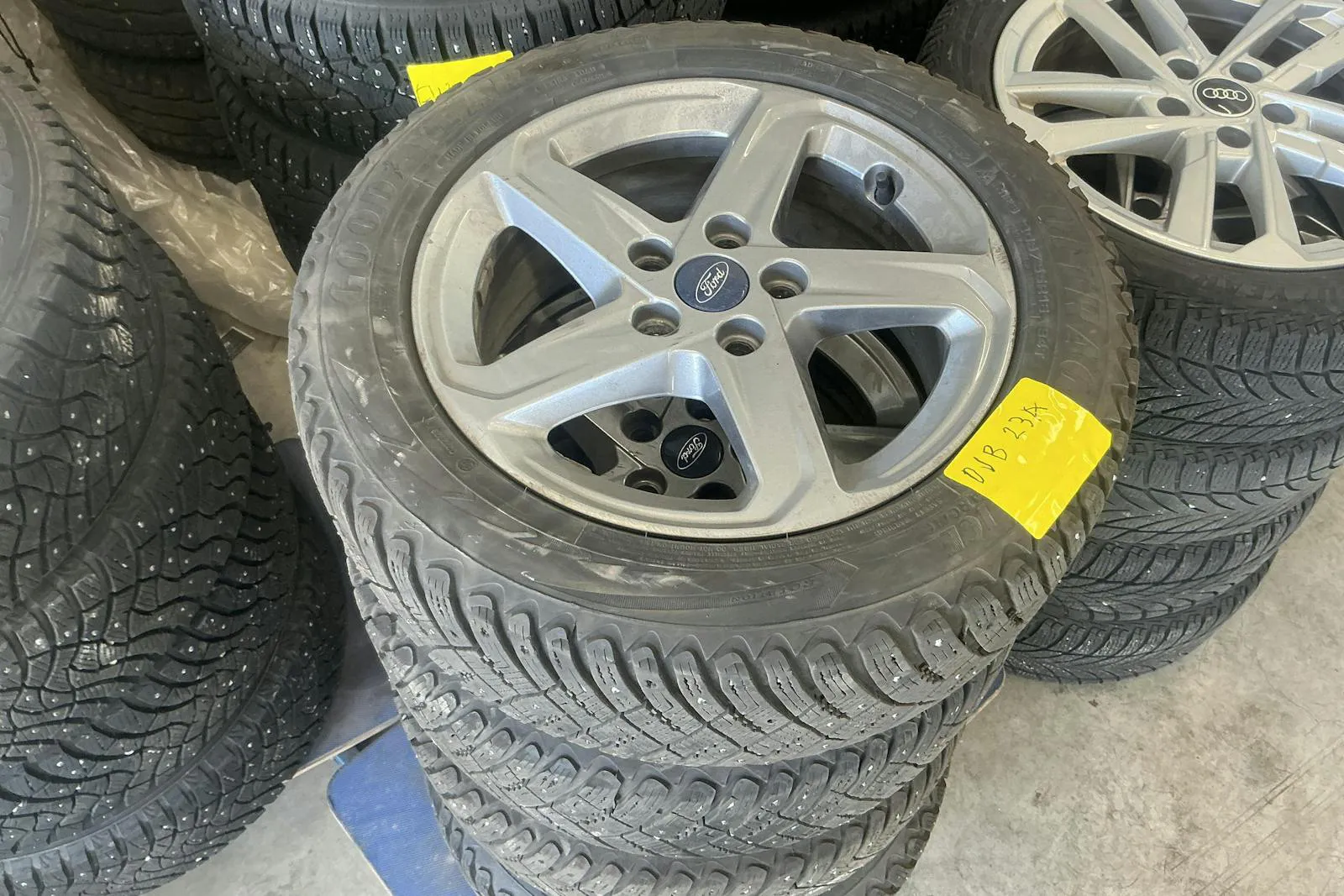 Vehicle image 13