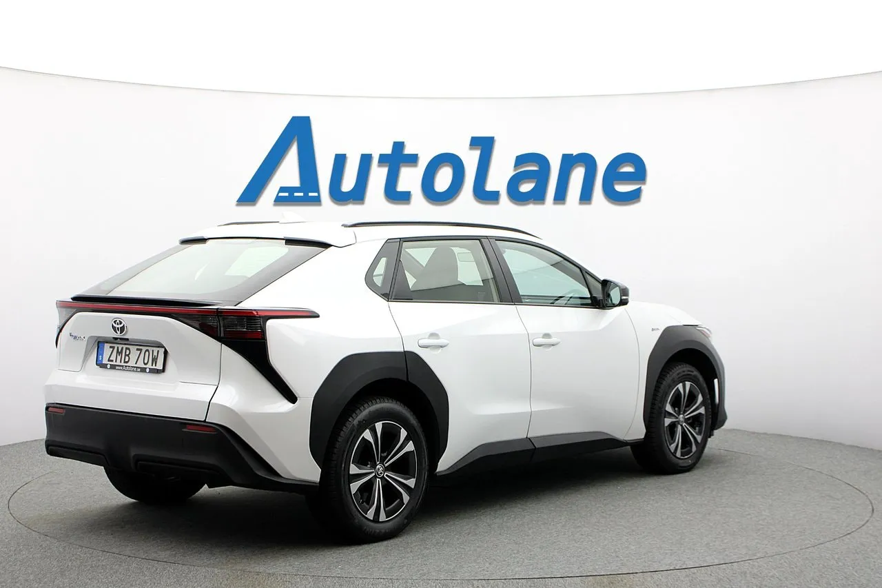 Vehicle image 8
