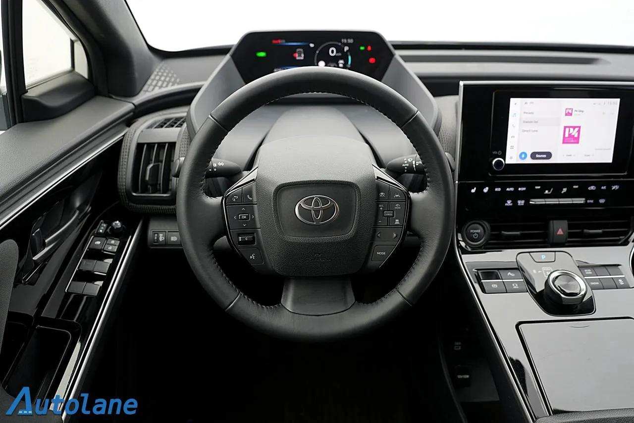 Vehicle image 14
