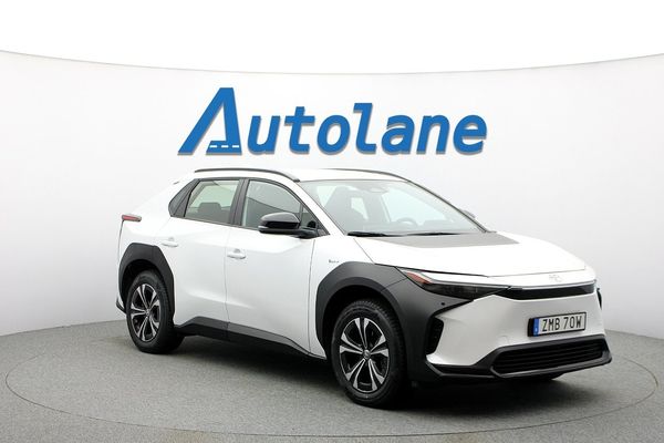 Toyota bZ4X 71.4 kWh Adaptiv, B-kamera, Carplay, MOMS 204hk - 2024